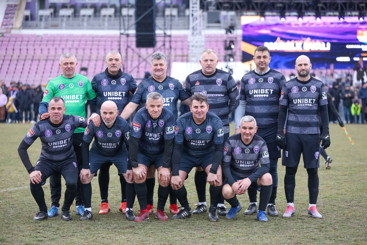 Imagini impresionante în fotbalul românesc! Stadionul istoric „s-a aprins” pentru ultima oară înaintea demolării: „Ne-ai fost casă, cetate”