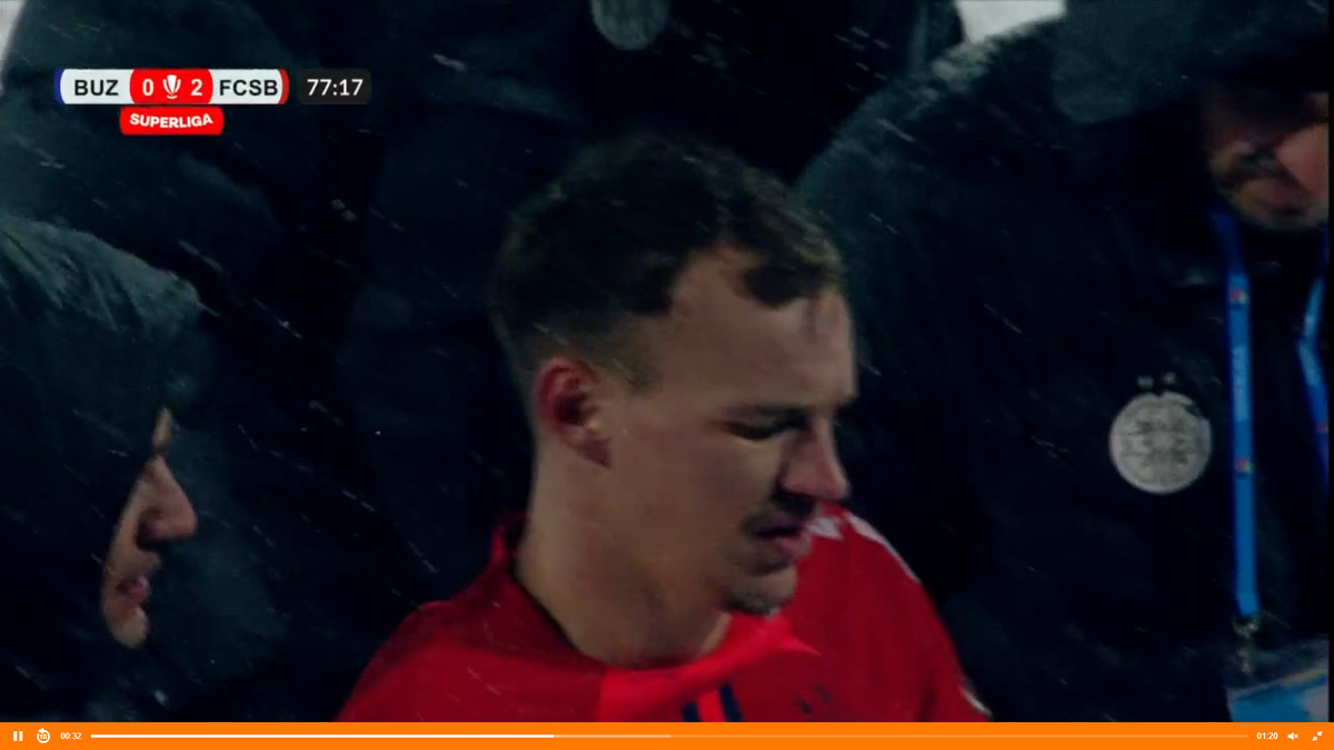 Lacrimi pe zăpadă! Consolat cu greu pe margine, după ce a fost schimbat la FCSB