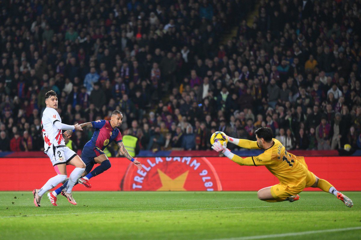 Barcelona - Rayo Vallecano 1-0 » Catalanii preiau șefia în La Liga după un meci controversat. Cum s-a descurcat Rațiu: i-a făcut „ruleta” lui Raphinha