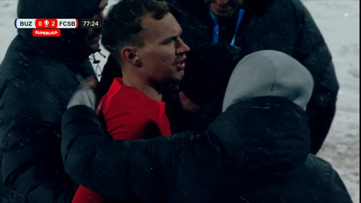 Lacrimi pe zăpadă! Consolat cu greu pe margine, după ce a fost schimbat la FCSB