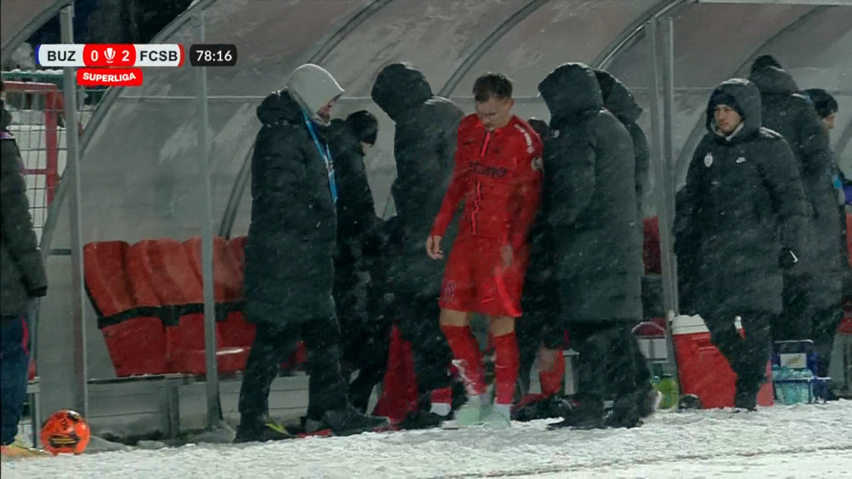 Lacrimi pe zăpadă! Consolat cu greu pe margine, după ce a fost schimbat la FCSB