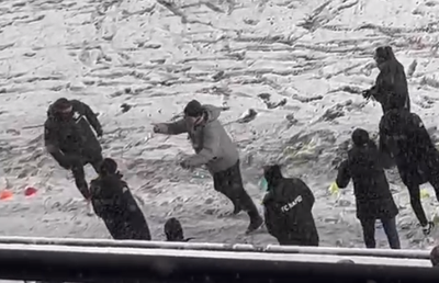 Momente uluitoare în Giulești! Șumudică, scandal cu suporterii după gol » Săpunaru a sărit să-l oprească: șocant ce a urmat la final