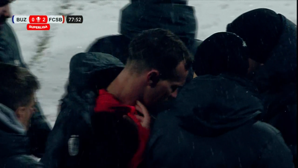 Lacrimi pe zăpadă! Consolat cu greu pe margine, după ce a fost schimbat la FCSB
