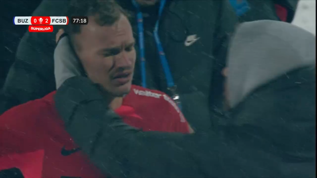 Lacrimi pe zăpadă! Consolat cu greu pe margine, după ce a fost schimbat la FCSB