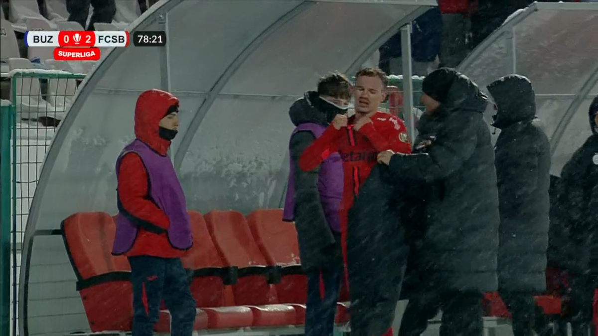Lacrimi pe zăpadă! Consolat cu greu pe margine, după ce a fost schimbat la FCSB