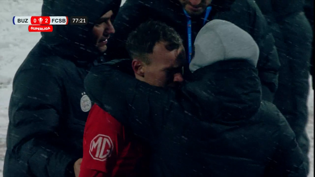 Lacrimi pe zăpadă! Consolat cu greu pe margine, după ce a fost schimbat la FCSB