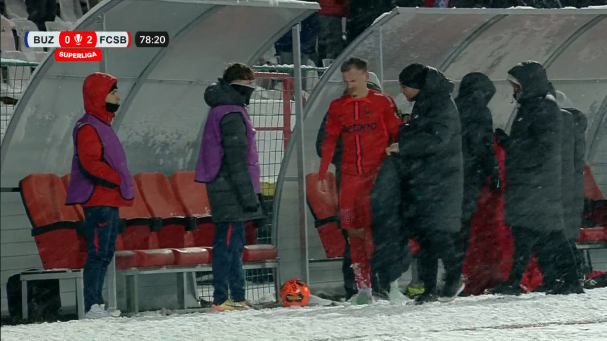 Lacrimi pe zăpadă! Consolat cu greu pe margine, după ce a fost schimbat la FCSB