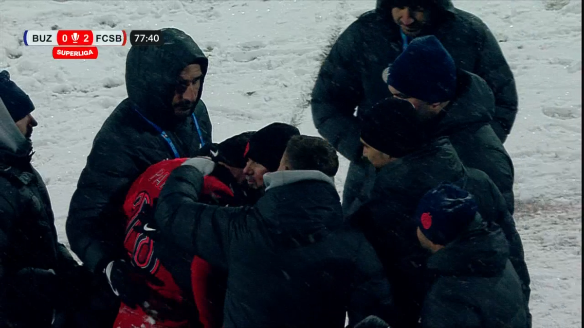 Lacrimi pe zăpadă! Consolat cu greu pe margine, după ce a fost schimbat la FCSB