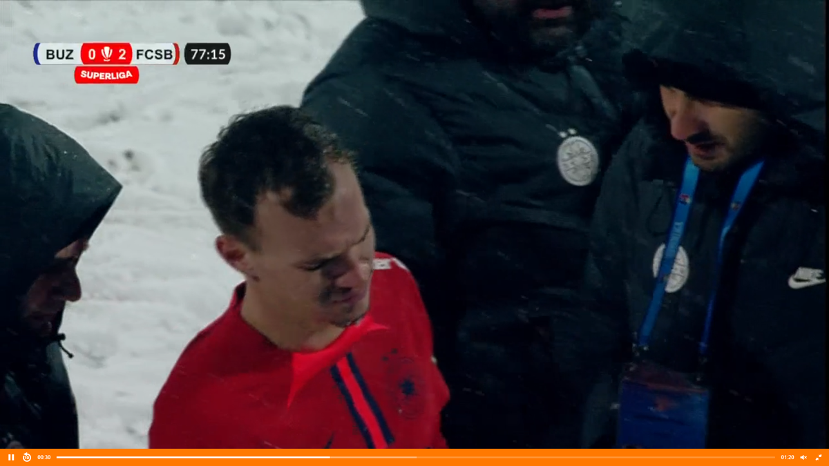 Lacrimi pe zăpadă! Consolat cu greu pe margine, după ce a fost schimbat la FCSB