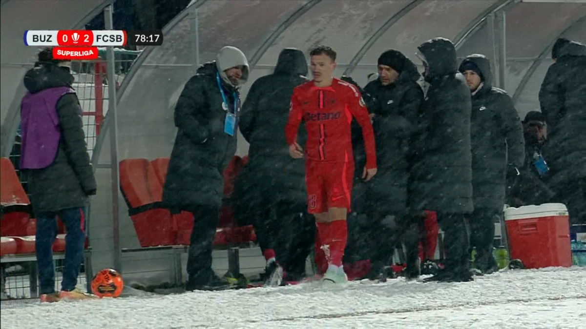 Lacrimi pe zăpadă! Consolat cu greu pe margine, după ce a fost schimbat la FCSB