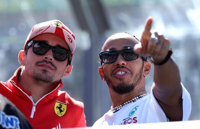 Lewis Hamilton dă cărțile pe față după transferul la Ferrari: „Mașina cere alt pilotaj. Mă lupt cu asta!”