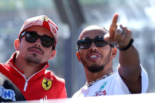 Charles Leclerc, alături de Lewis Hamilton // foto: Guliver/gettyimages