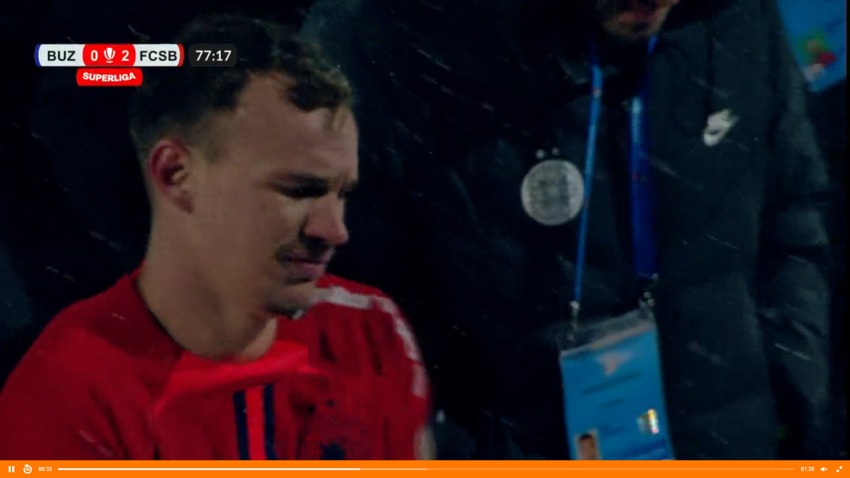 Lacrimi pe zăpadă! Consolat cu greu pe margine, după ce a fost schimbat la FCSB