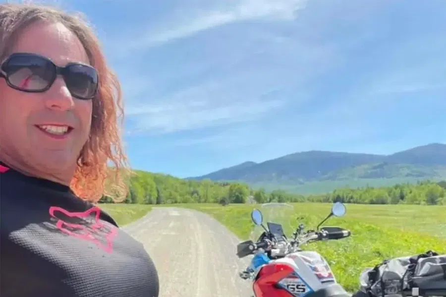 Sursă foto: Roberta Dorgano/X.com Tatăl jucătorului a intrat înarmat pe gheață! » Momente terifiante: 3 persoane au decedat