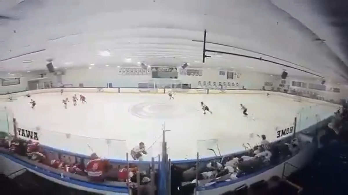 Atac armat în patinoar, la un meci de hochei din SUA