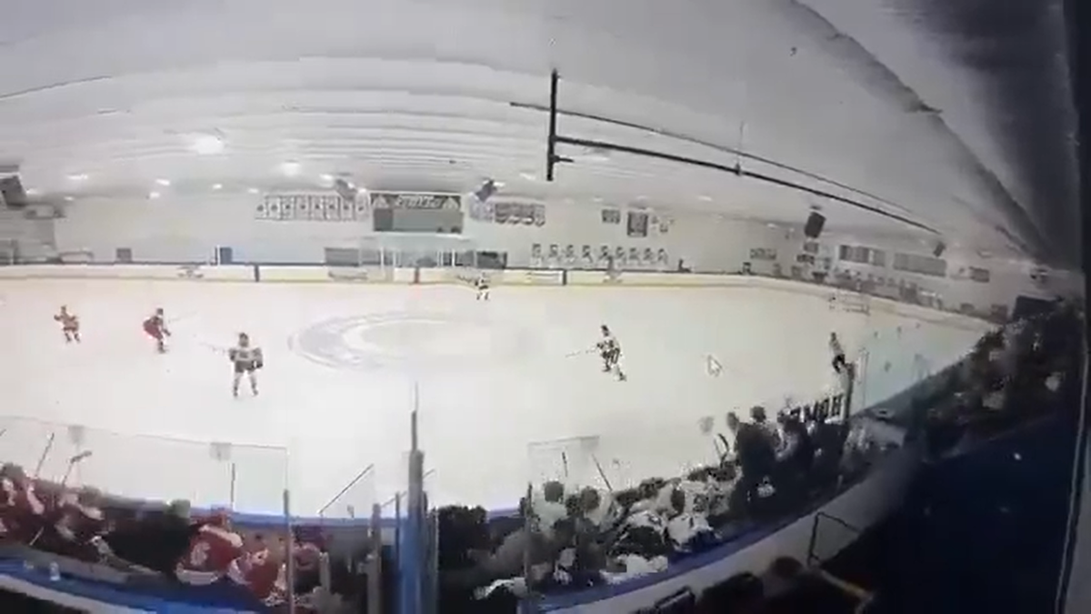 Atac armat în patinoar, la un meci de hochei din SUA