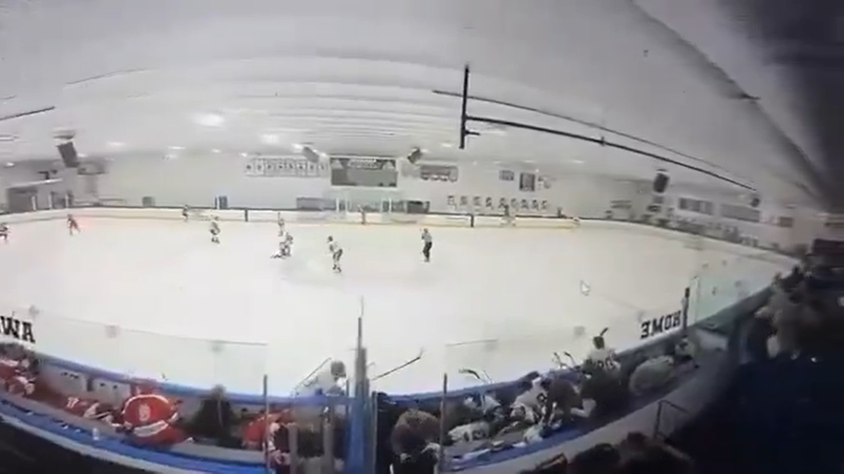 Atac armat în patinoar, la un meci de hochei din SUA