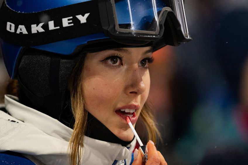 Eileen Gu (China), în timpul probei de big air de la JO de la Milano-Cortina 2026 / Foto: Imago Images