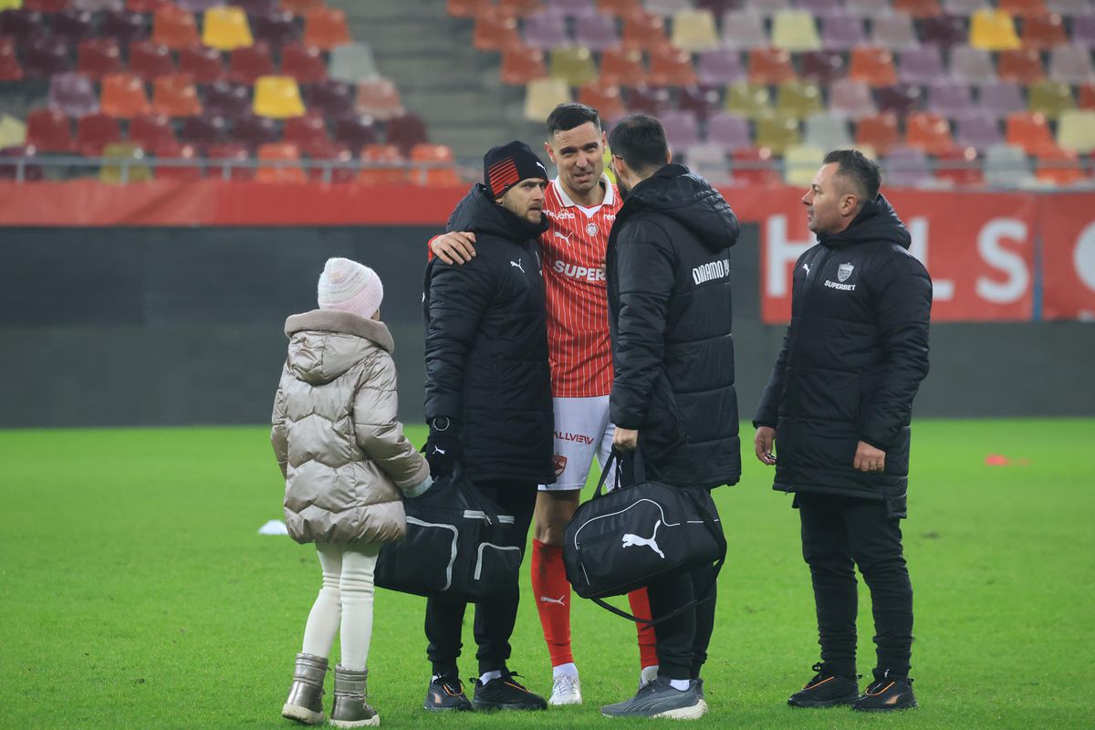 Jucătorul lui Dinamo s-a întins pe gazon, după meci » Florentin Petre a intervenit: „Să vină medicul mai repede”