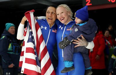 Două mame pe podiumul olimpic de la monobob: „Mulți oameni te consideră terminată imediat ce împlinești 40 de ani. Suntem dovada că acest lucru nu este adevărat”