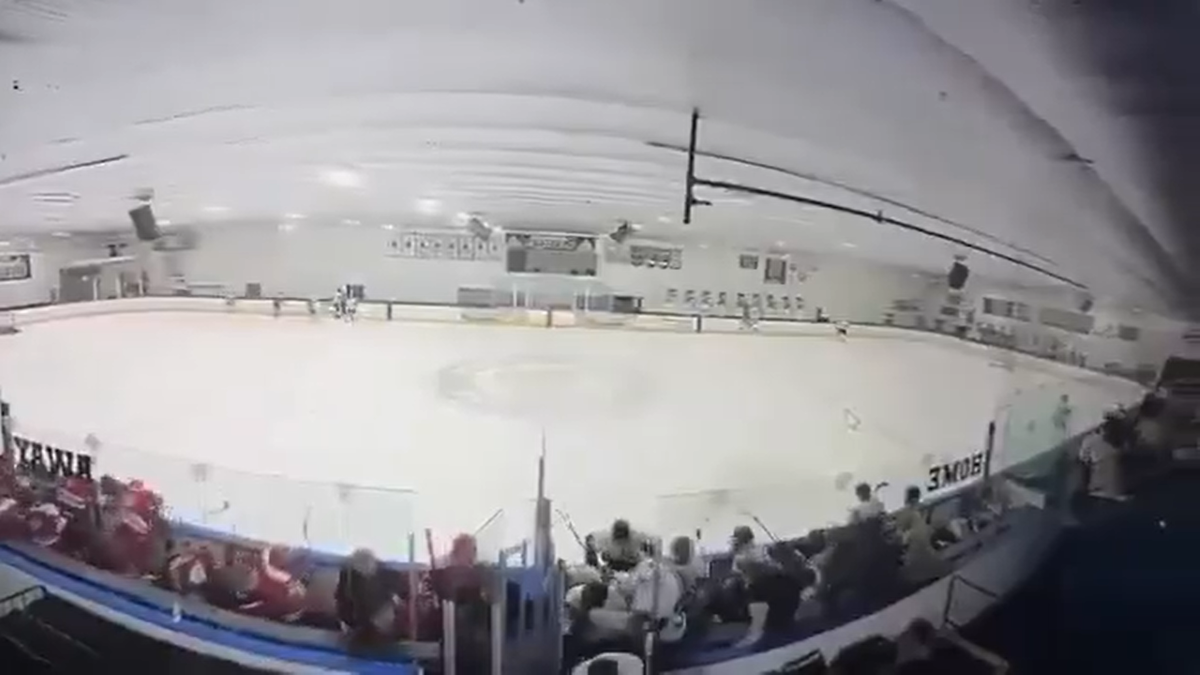 Atac armat în patinoar, la un meci de hochei din SUA