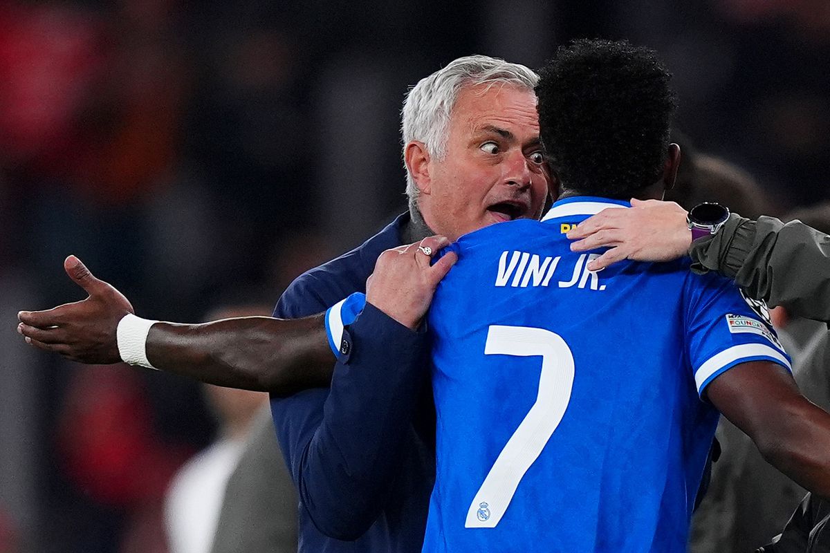 Jose Mourinho dezvăluie ce i-a zis lui Vinicius, între patru ochi, și acuză: „Arbitrul avea o hârtiuță. Știți ce scria pe ea?”