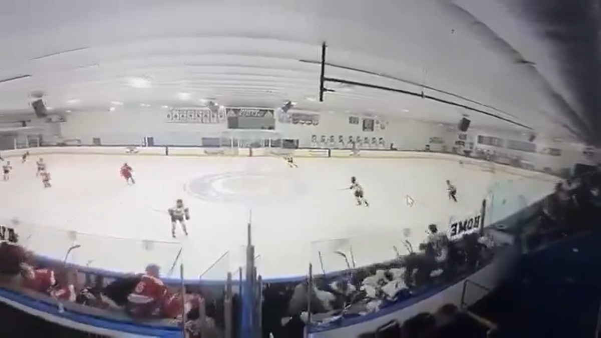 Atac armat în patinoar, la un meci de hochei din SUA