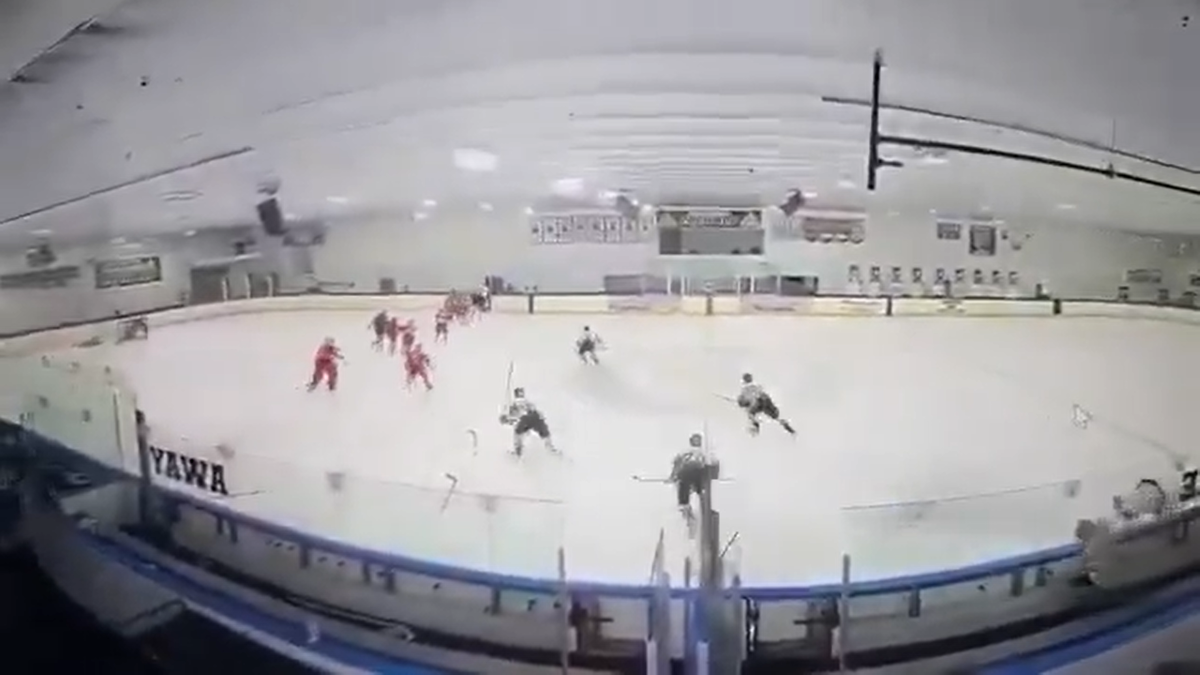 Atac armat în patinoar, la un meci de hochei din SUA