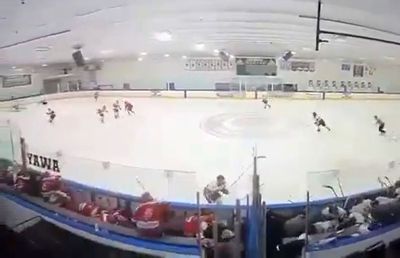 Tatăl jucătorului a intrat înarmat pe gheață! » Momente terifiante: 3 persoane au decedat