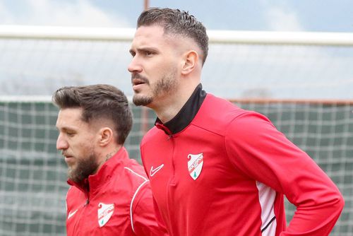 Echipa lui Alex Băluță (stânga), învinsă de Umraniyespor // FOTO: Instagram