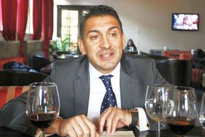 Mărturie șocantă » Ilie Dumitrescu, atacat în centrul Capitalei: „Au venit să-l omoare cu cuțit și pistol”