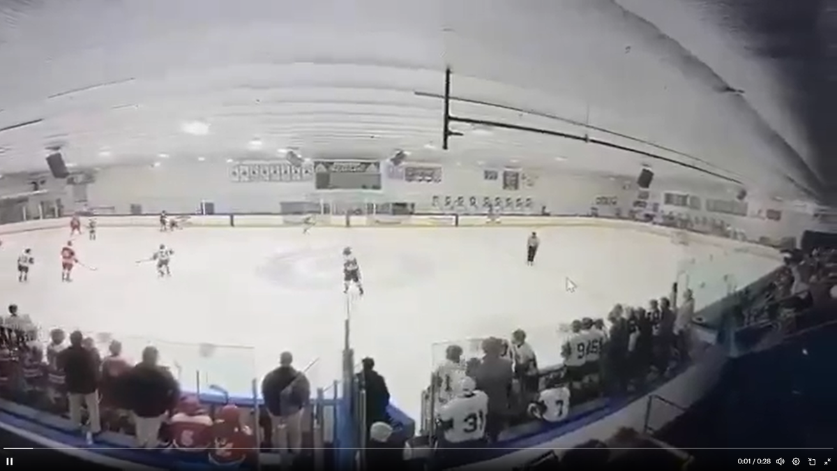 Atac armat în patinoar, la un meci de hochei din SUA