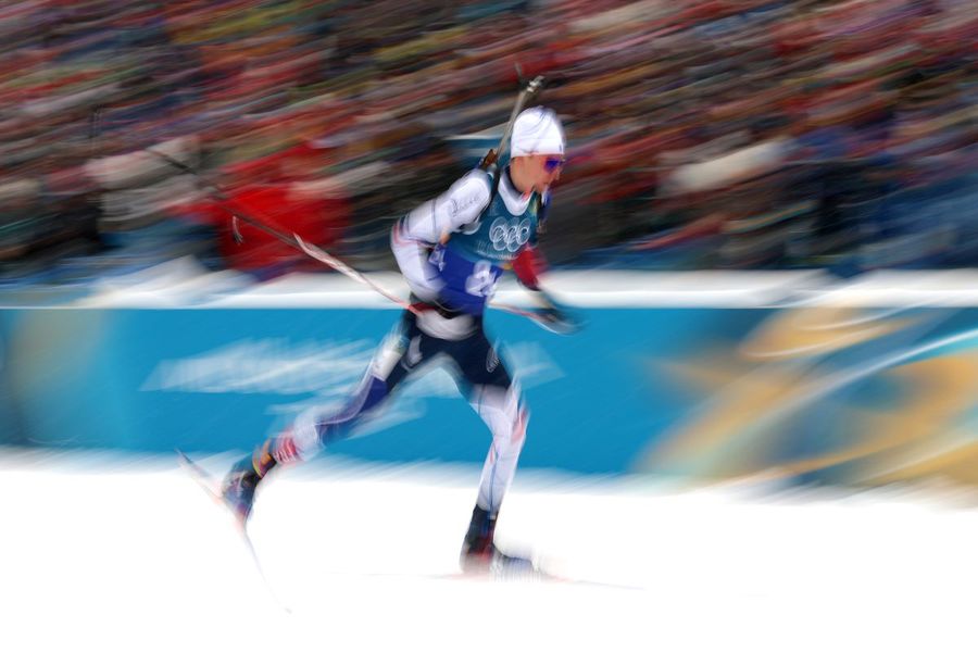 Eric Perrot concurând în ultimul schimb al ștafetei de 4x7,5 km la JO 2026 Foto: Guliver/GettyImages Cine e creierul din spatele succesului ștafetei franceze de biatlon la Milano Cortina: „Analizează, se adaptează, nu se teme să fie autocritic”