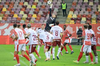 Lovitură în plin, cu 4 zile înainte de Rapid - Dinamo » S-a „rupt” și e OUT!