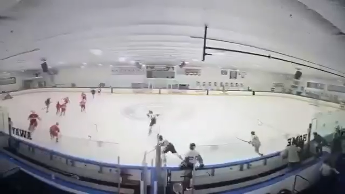 Atac armat în patinoar, la un meci de hochei din SUA