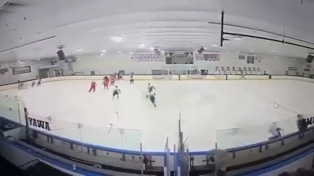 Atac armat în patinoar, la un meci de hochei din SUA
