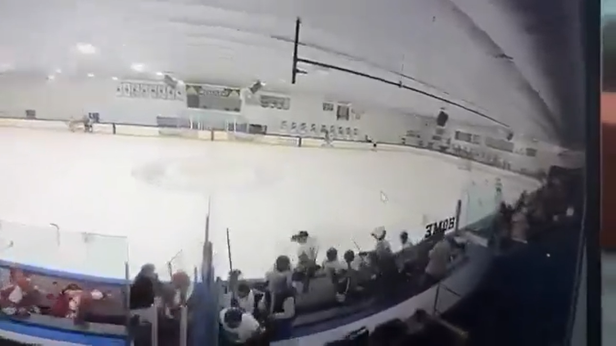 Atac armat în patinoar, la un meci de hochei din SUA