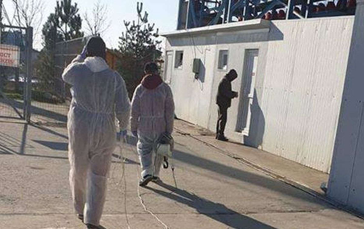 CORONAVIRUS. Dezinfecție la stadionul lui FC Voluntari: „Mai bine prevenim decât să tratăm”