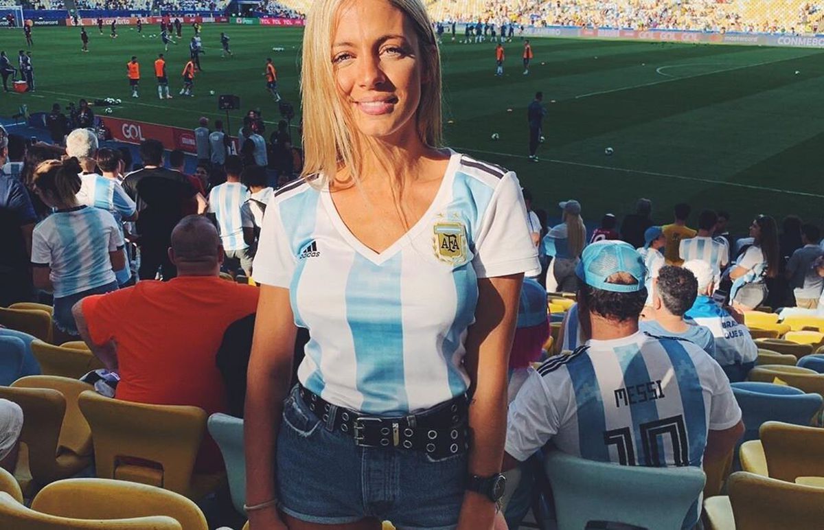 Provocarea lui Tagliafico » Face gimnastică împreună cu iubita sa