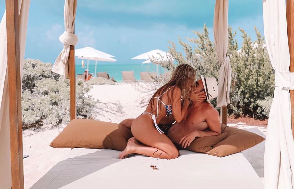 Provocarea lui Tagliafico » Face gimnastică împreună cu iubita sa