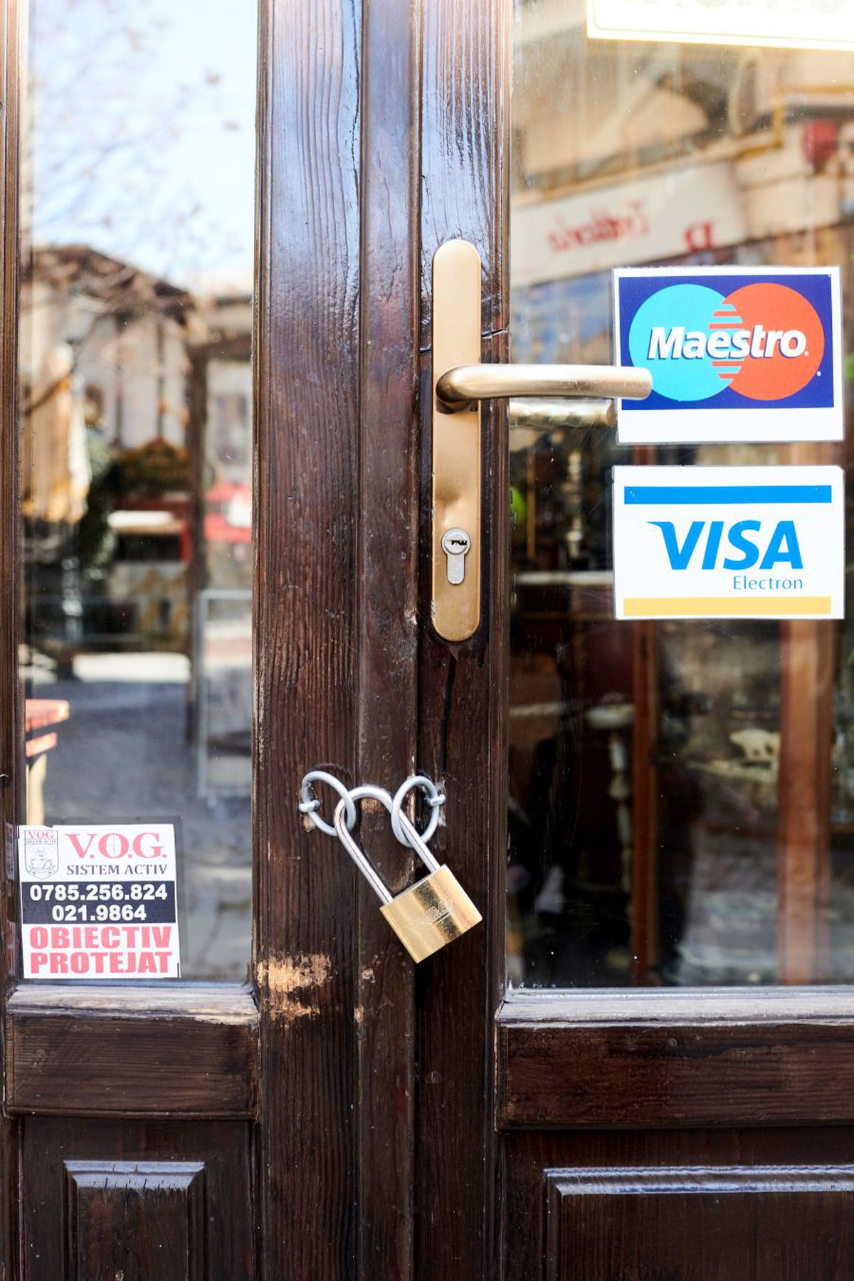 14.000 de case de pariuri se închid, plus alte 15.000 de agenții cu „păcănele"! Anunțul făcut în această seară