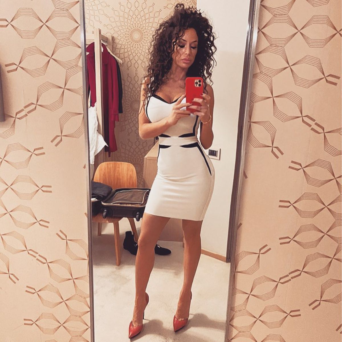 FOTO „Nebunia e relativă” » Femeia care i-a înnebunit pe Balotelli și Cristiano Ronaldo și-a provocat fanii