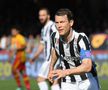 FOTO Fostul jucător de la Juventus sau Arsenal lucrează acum la o fabrică de ceasuri