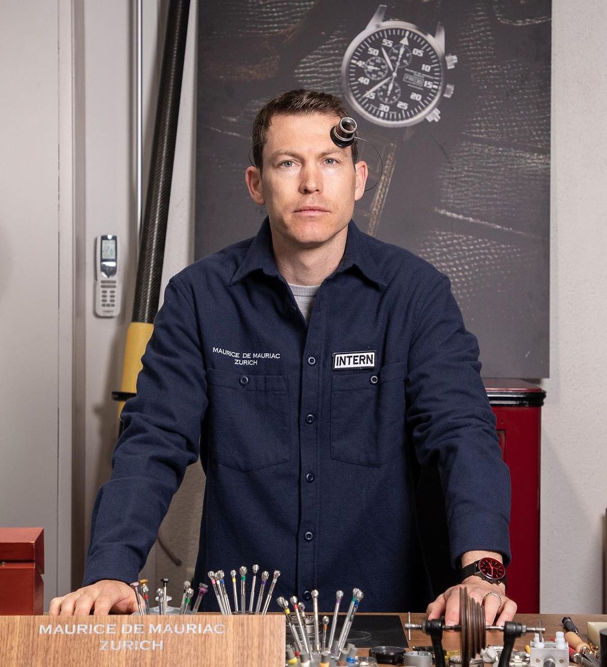 FOTO Fostul jucător de la Juventus sau Arsenal lucrează acum la o fabrică de ceasuri