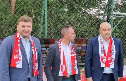 Dorin Şerdean (primul din stânga) a dat Dinamo în judecată