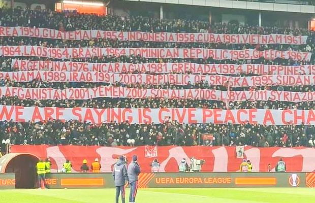 Scenografie controversată a ultrașilor sârbi, la meciul cu Rangers »  Atac la adresa SUA și NATO: „Să dăm păcii o șansă”