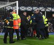 Scene incredibile în Premier League, la Everton - Newcastle! Un fan s-a legat de stâlpul porții chiar în timpul meciului: motivul protestului