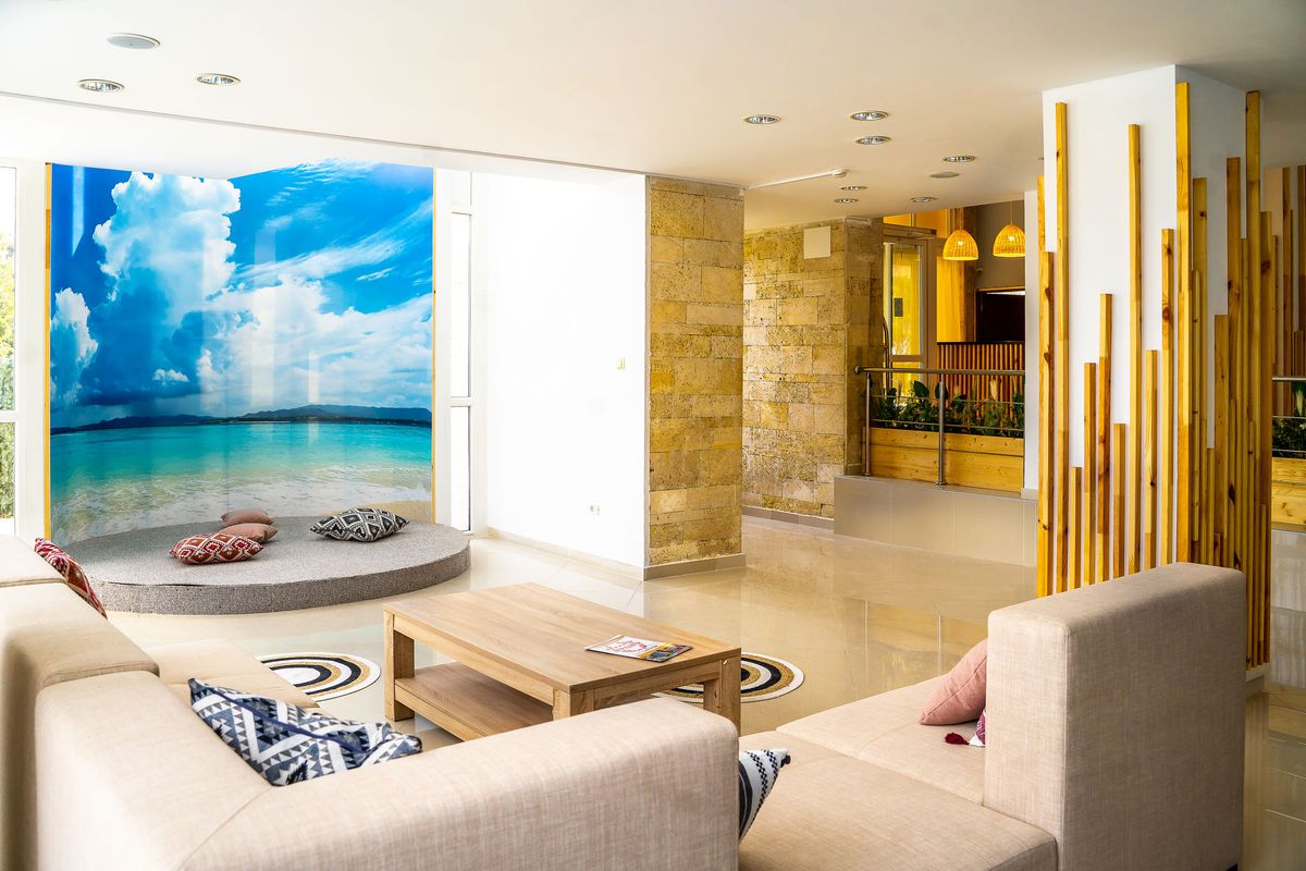 Cât costă un sejur de 5 nopți la hotelul lui Cristi Borcea de pe litoral » Micul dejun nu e inclus în preț