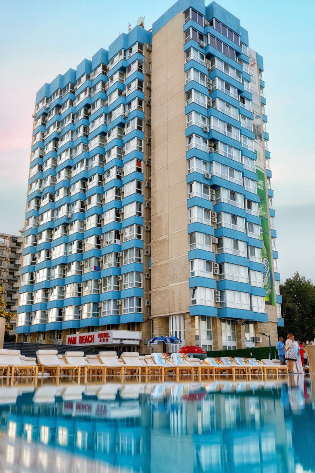 Hotelul lui Cristi Borcea, Pam-Beach Olimp