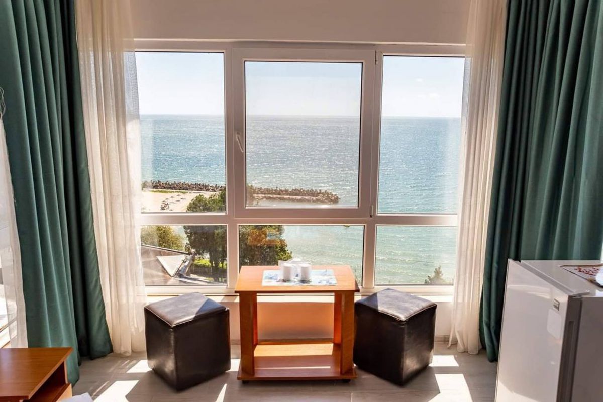 Hotelul lui Cristi Borcea, Pam-Beach Olimp